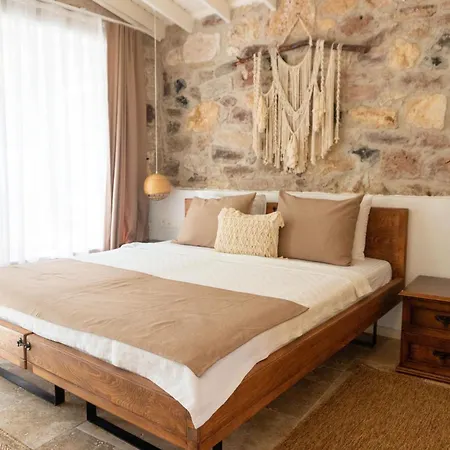 Cunda Ilios Hotel *